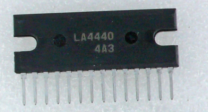 Alternate view of LA4440 two-channel audio power amplifier IC ZIP14
